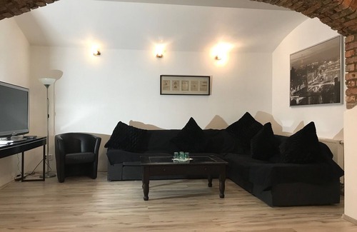 Vrsovice House | Prague group party apartment