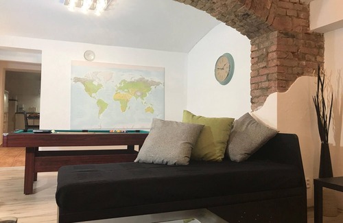 Vrsovice House | Prague group party apartment