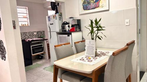 Canto do Forte Apartment | Praia Grande - Canto do Forte, Check in às 10H, 2 quadras da praia, com Wi-Fi