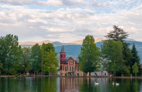 Caldegas Ski Chalet | Preciosa casa con jardín y piscina