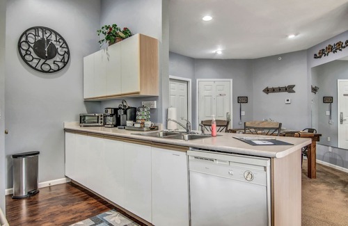 Branson Condo | Preferable Location Near Downtown Branson! Tons of Amenities! Come Hideaway!