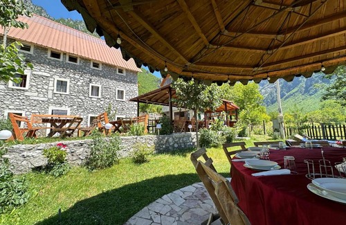 Shale House | Prek bjeshka guesthouse