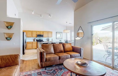 The Bluffs House | Premier Hikers, bikers paradise-Breathtaking view home with pool, spa & more