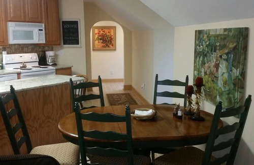 Groveoak Apartment | Premier Host 5 Star Review Lake Guntersville-Boom System-NO eel grass swim area
