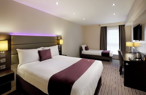 Banbury Hotel | Premier Inn Banbury Town Centre - Castle Quay