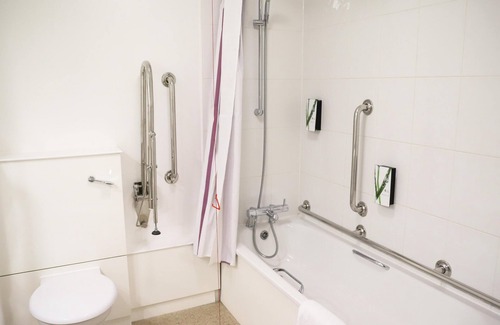 Broadheath Hotel | Premier Inn Manchester Airport - M56/J6 Runger Lane North