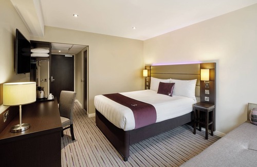Salisbury Hotel | Premier Inn Salisbury South Milford