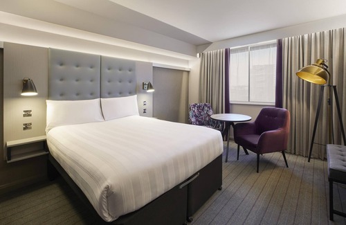 Warrington Hotel | Premier Inn Warrington Central North