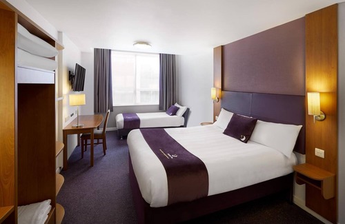 Wrexham Hotel | Premier Inn Wrexham City Centre