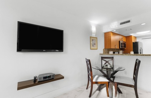 Coconut Grove Hotel | Premier Location! Suite w/Full Kitchen, Parking! Close to Downtown Miami!