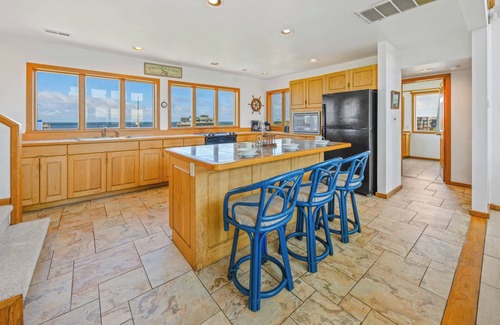 Frisco House | Premier Oceanfront w/Pool, Hot Tub, Game Room, Theater, Tiki Bar. Surf's Up!