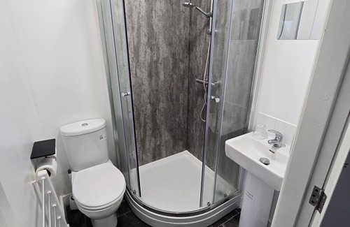 Brierfield Apartment | Premier Single room Ensuite with Shower-Room 5