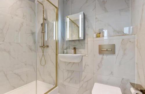 Leatherhead Apartment | Premium 2-Bedroom Apartment, Leatherhead, Sleeps 4