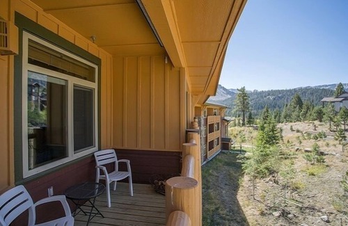 Mammoth Lakes Apartment | Premium 2 Bedroom 2 Bath Ski In Ski Out to Eagle Lifts
