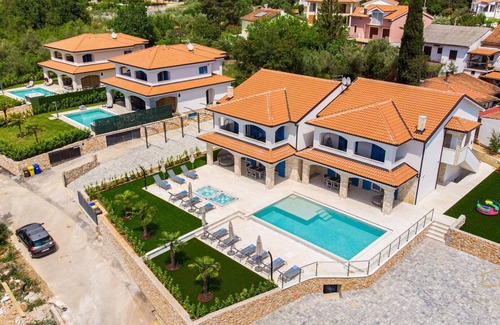 Sveti Vid-Miholjice Apartment | Premium apartment Loma One with a pool and garden on Krk