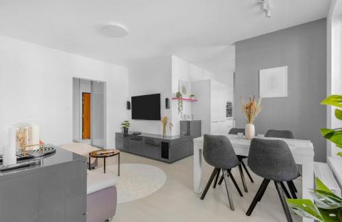 Nivy Apartment | Premium Apartment with Balcony and Parking