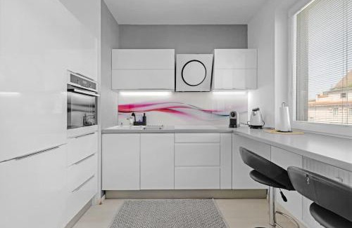 Nivy Apartment | Premium Apartment with Balcony and Parking