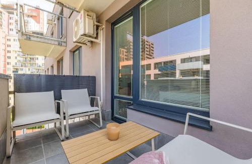 Nivy Apartment | Premium Apartment with Balcony and Parking