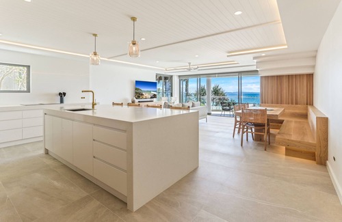 Noosa Heads Apartment | Premium beach location on Hastings Street