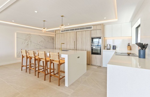 Noosa Heads Apartment | Premium beach location on Hastings Street