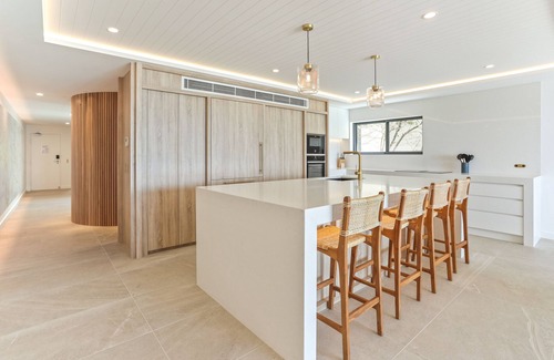 Noosa Heads Apartment | Premium beach location on Hastings Street