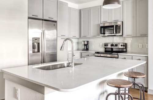 Knollwood On The Colorado River Apartment | Premium East Austin 1BR w/ Pool, Gym & W/D, nr downtown, by Blueground