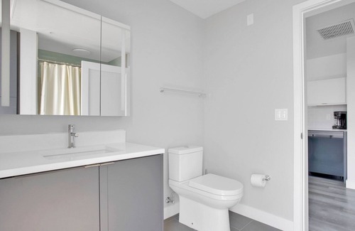 Melrose Apartment | Premium Hollywood 2BR w/ Roof & BBQ, nr Melrose/Fairfax, by Blueground