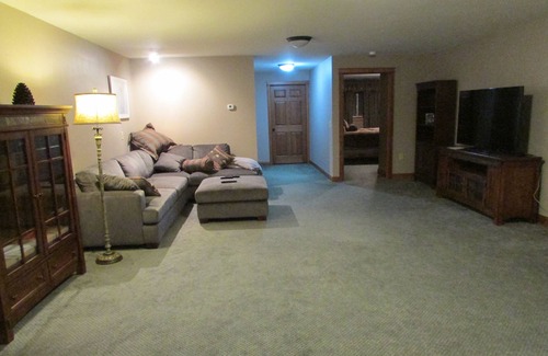 Rusk County Cabin | Premium Home On 600+ Private Wooded Acres W Private Lake Access On Scenic Hill