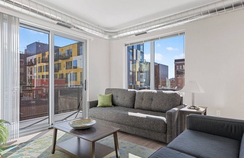 Crossroads Arts District Condo | Premium Quality Residence with Impressive Insta-Worthy Features 360