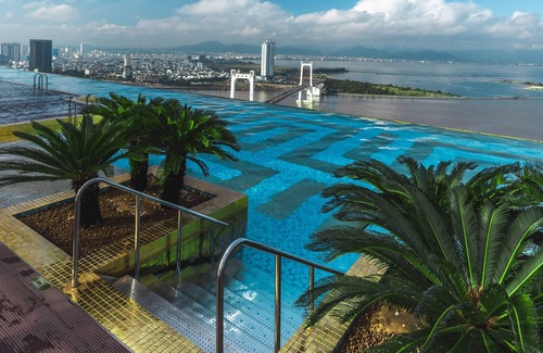 Son Tra Apartment | Premium Room with Infinity Pool & City View near My Khe Beach