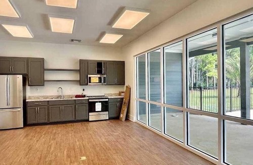 Oak RV Rental | Premium RV Pull-Thru Site 🏖️Near Beaches🌊Allows Boats 🚤!