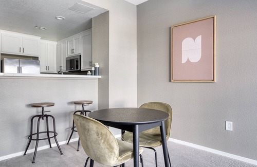 San Jose Apartment | Premium Santana Row 1BR w/Gym & Pool, 10 mins to Google, by Blueground