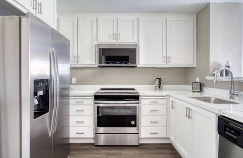 San Jose Apartment | Premium Santana Row 1BR w/Gym & Pool, 10 mins to Google, by Blueground