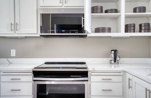 San Jose Apartment | Premium Santana Row 1BR w/Gym & Pool, 10 mins to Google, by Blueground