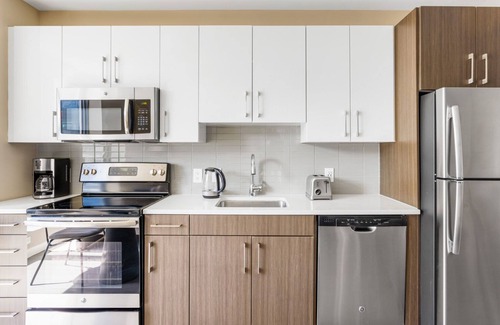 West End Apartment | Premium Somerville Studio w/Gym & W/D, near Green Line, by Blueground