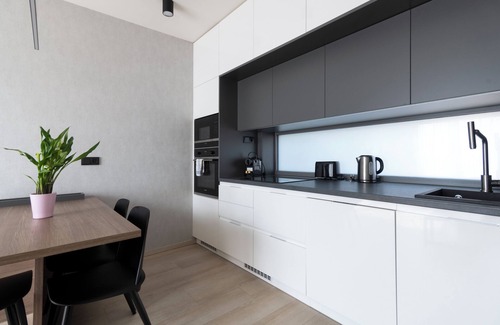 Prague 5 Apartment | Premium Spacious Top-Floor with A/C, 𝗙𝗿𝗲𝗲 𝗣𝗮𝗿𝗸𝗶𝗻𝗴, 200Mb WiFi