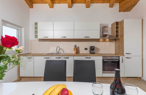 Fiorini Apartment | Premium Two-Bedroom Apartment/BEACH 5 minutes/GARDEN