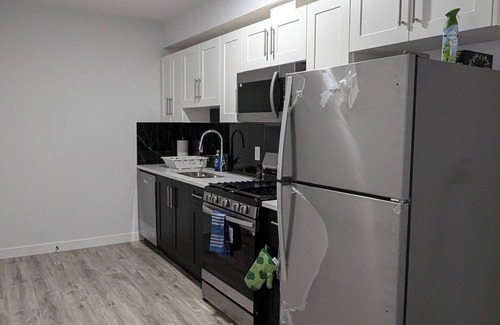 Southwest Edmonton House | President's Choice: Basement Guest Suite