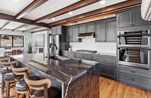 Hill City Apartment | Presidential Luxury Loft 2 Downtown Main