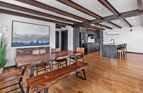 Hill City Apartment | Presidential Luxury Loft 2 Downtown Main