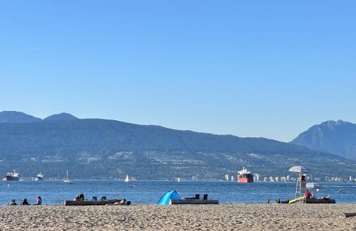 West Point Grey Apartment | Prestigious 2 Bedrooms 2 Baths in West Point Grey