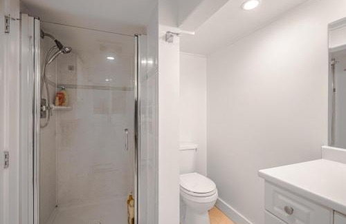 West Point Grey Apartment | Prestigious 2 Bedrooms 2 Baths in West Point Grey