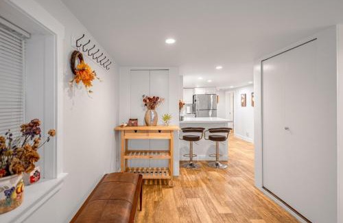 West Point Grey Apartment | Prestigious 2 Bedrooms 2 Baths in West Point Grey