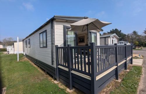 New Forest District Resort | PRESTIGIOUS BEAUTIFUL AND VERY SPACIOUS AMBLESIDE on AWARD WINNING SHOREFIELD COUNTRY PARK Entertainment Passes Included ST