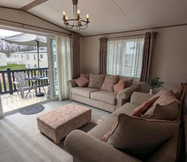 New Forest District Resort | PRESTIGIOUS BEAUTIFUL AND VERY SPACIOUS AMBLESIDE on AWARD WINNING SHOREFIELD COUNTRY PARK Entertainment Passes Included ST