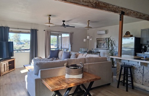 Fletcher Hills Cottage | Prestigious private location with a view!