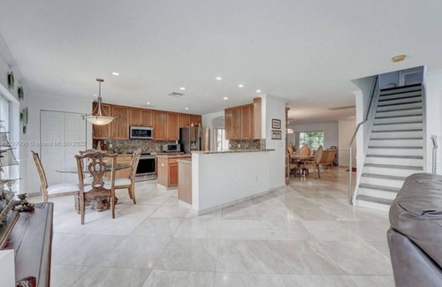Miramar House | Prestigious State Home In Beautiful Miramar, near the Hard Rock Hotel & Casino!