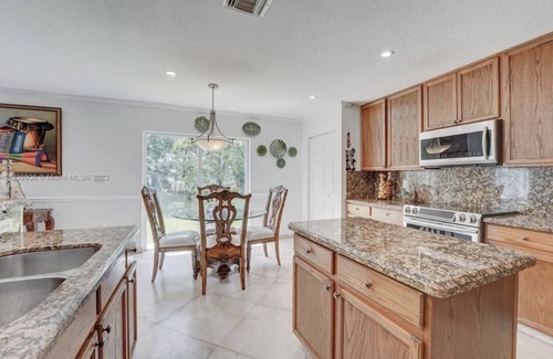 Miramar House | Prestigious State Home In Beautiful Miramar, near the Hard Rock Hotel & Casino!