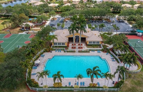 Miramar House | Prestigious State Home In Beautiful Miramar, near the Hard Rock Hotel & Casino!
