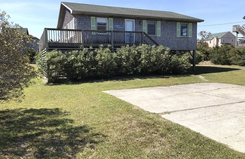 Palisade Acres Cottage | Pretty 3BR 2BA Oceanside Cottage w/Hot Tub, Short Walk to Beach, Linens Included